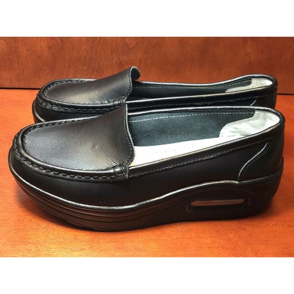 Taomi Black leather comfort shoes with curve - Picture 1 of 12